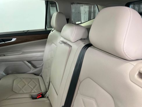 Used 2025 Volkswagen Atlas SE AWD/4WD image 21