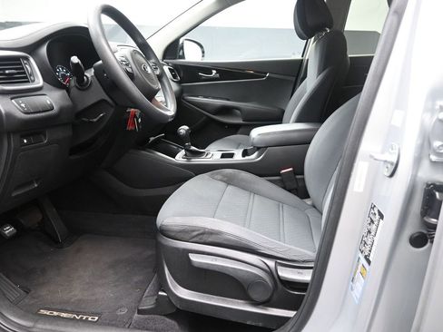 Used 2016 Kia Sorento LX image 17