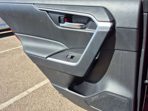 Used 2025 Toyota RAV4 XLE AWD/4WD image 19