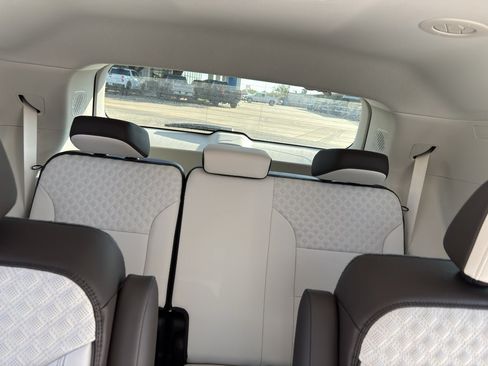 Used 2027 GMC Acadia Denali FWD image 26