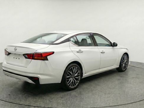 Used 2025 Nissan Altima 2.5 SV FWD image 9