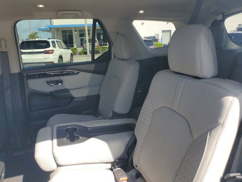 Used 2023 Honda Pilot LX image 12