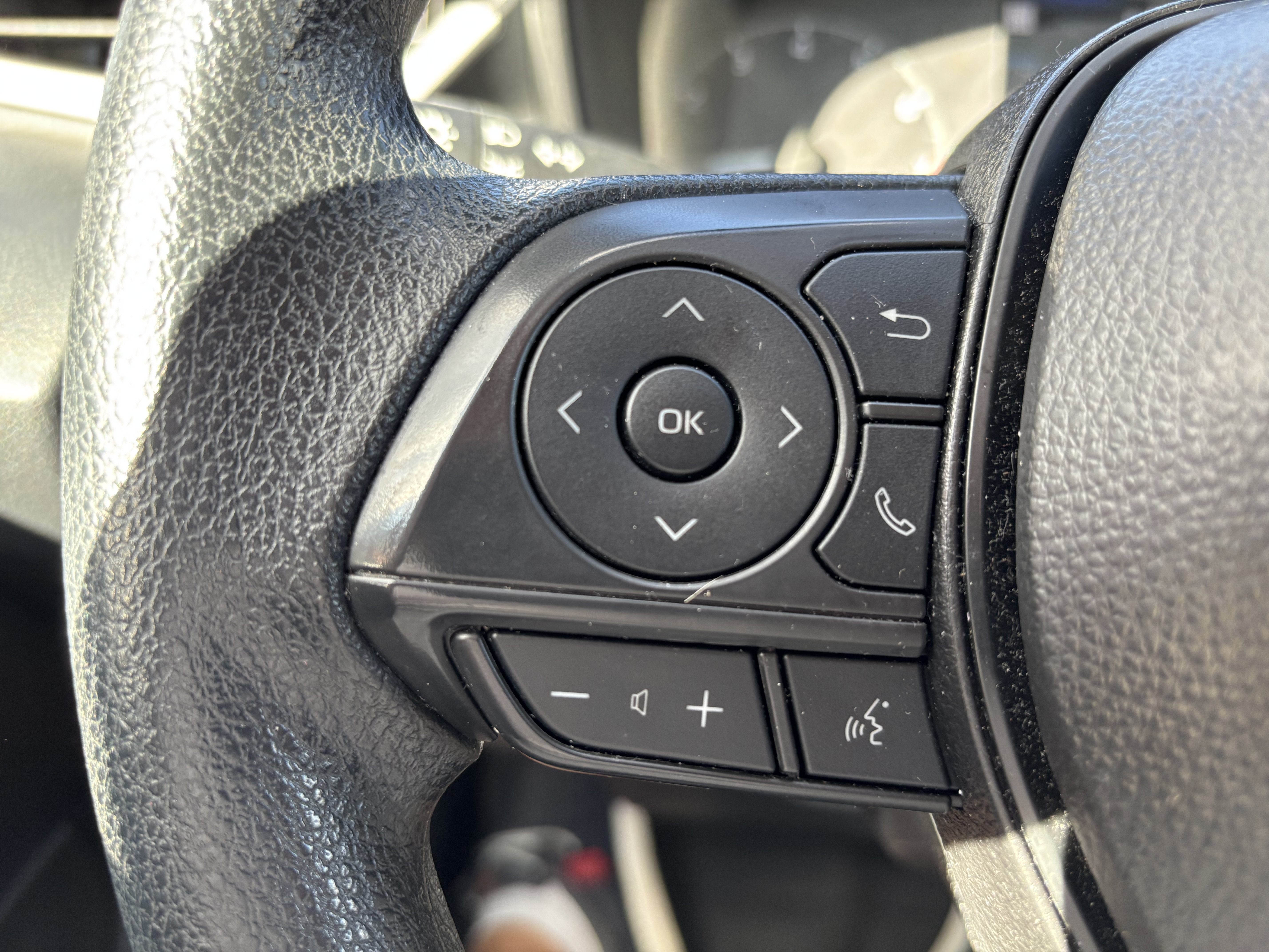 Used 2025 Toyota Corolla LE FWD image 19
