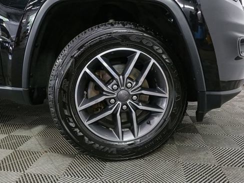 Used 2019 Jeep Grand Cherokee Limited AWD/4WD image 16