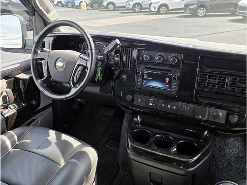 Used 2017 Chevrolet Express 2500 RWD image 9