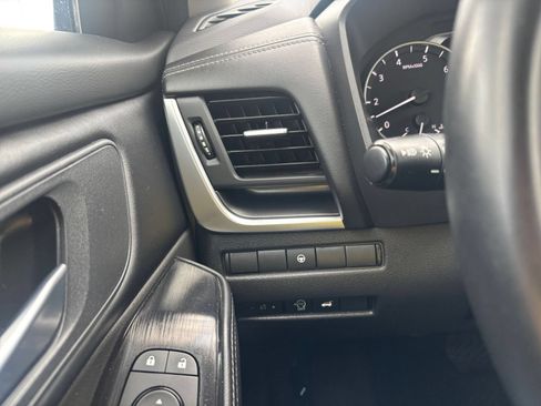 Used 2025 Nissan Rogue SV FWD image 35