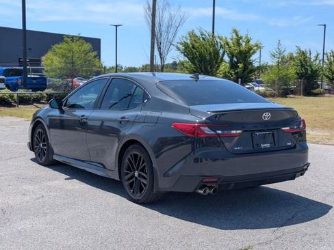 Used 2025 Toyota Camry SE FWD image 4