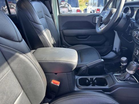 Used 2023 Jeep Wrangler Unlimited Sahara image 8