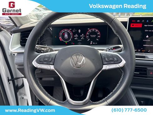 Used 2025 Volkswagen Tiguan SE w/ Panoramic Sunroof Package AWD/4WD image 14