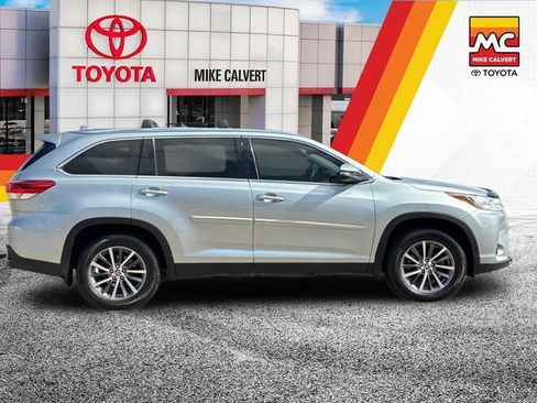 Used 2019 Toyota Highlander XLE AWD/4WD image 6