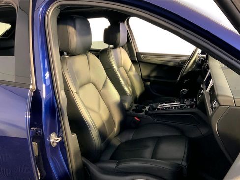 Used 2023 Porsche Macan image 18