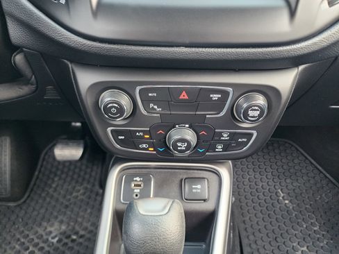 Used 2019 Jeep Compass Sport w/ Cold Weather Group FWD image 31