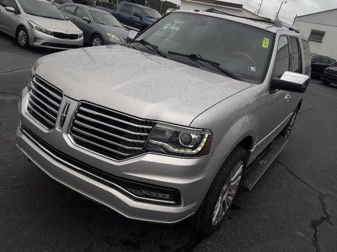Used 2016 Lincoln Navigator Select AWD/4WD image 4