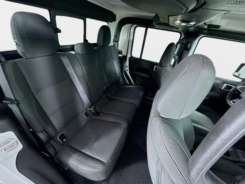 Used 2023 Jeep Gladiator Overland w/ Trailer Tow Package image 27