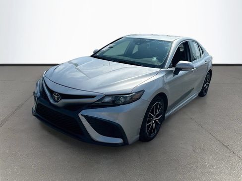 Used 2024 Toyota Camry SE FWD image 3