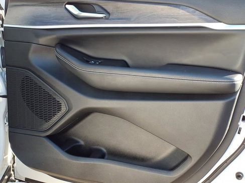 Used 2023 Jeep Grand Cherokee Limited w/ Black Appearance Package image 6