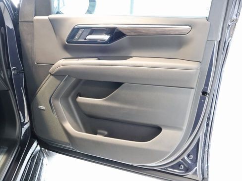 New 2025 Chevrolet Suburban Premier image 45