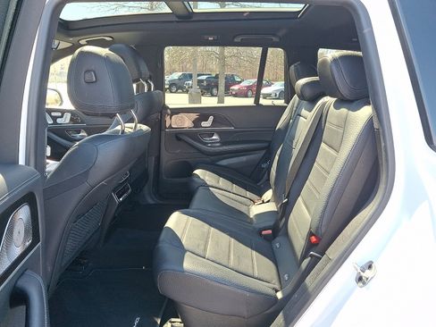 Used 2023 Mercedes-Benz GLS 580 4MATIC image 10