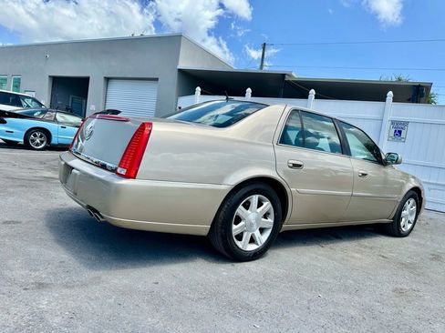 Used 2006 Cadillac DTS w/ Trunk Convenience Package image 4