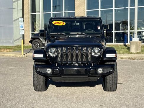 Used 2023 Jeep Gladiator Overland image 2