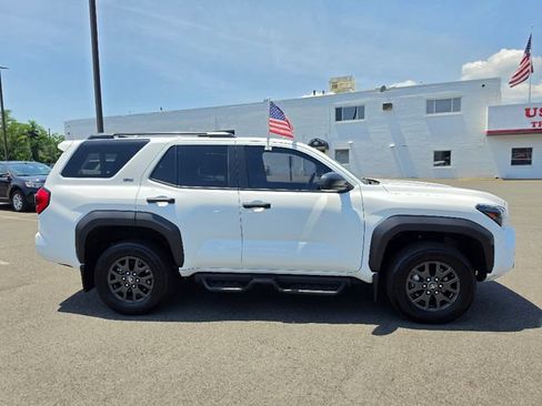 Used 2025 Toyota 4Runner SR5 AWD/4WD image 8