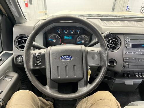 Used 2014 Ford F550 2WD Regular Cab Super Duty image 16