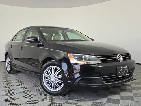 Used 2013 Volkswagen Jetta SE FWD image 1