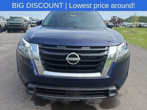 Used 2022 Nissan Pathfinder SV FWD image 3