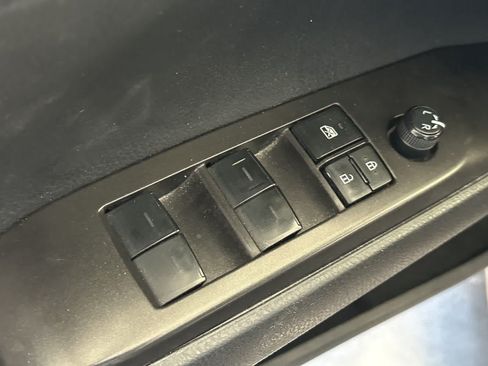 Used 2023 Toyota Camry SE FWD image 14