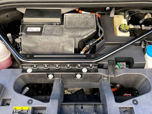 Certified 2022 Volkswagen ID.4 Pro S w/ Gradient Package image 31