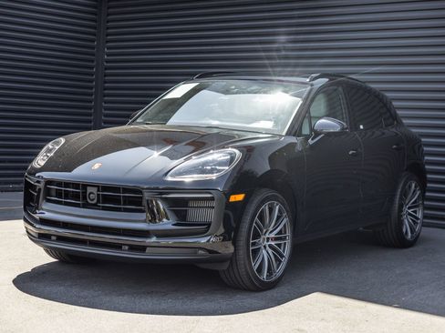 Certified 2026 Porsche Macan S AWD/4WD image 1
