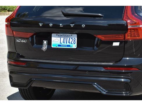 Certified 2024 Volvo XC60 T8 Plus w/ Protection Package Premier AWD/4WD image 31