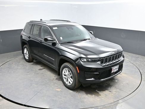 New 2026 Jeep Grand Cherokee Laredo AWD/4WD image 34