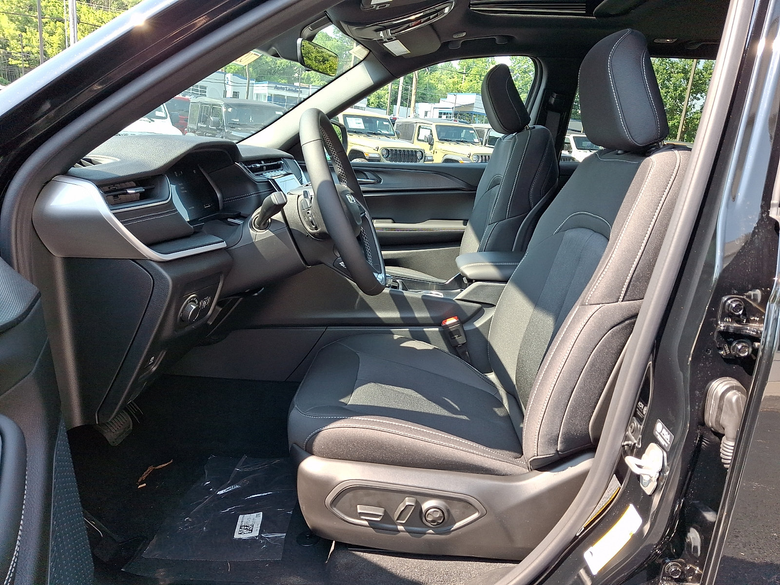 New 2026 Jeep Grand Cherokee Laredo X AWD/4WD image 9