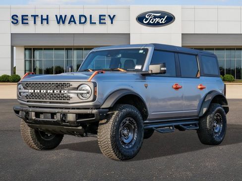 Used 2024 Ford Bronco Badlands image 3