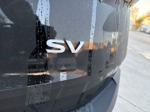 Used 2023 Nissan Rogue SV image 11