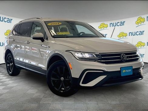 Used 2024 Volkswagen Tiguan SE image 1