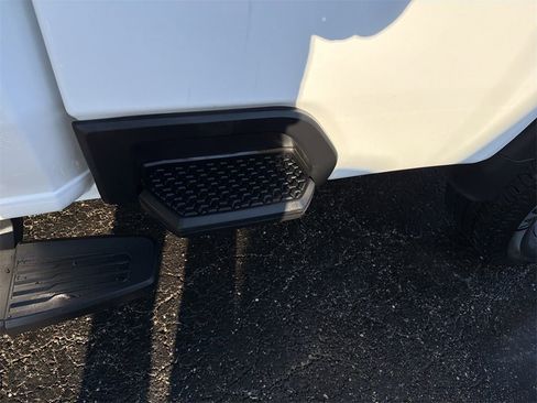 Used 2022 GMC Sierra 2500 AT4 w/ Gooseneck/5TH Wheel Package image 13