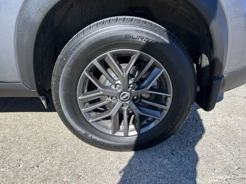 Used 2023 Nissan Rogue S image 33