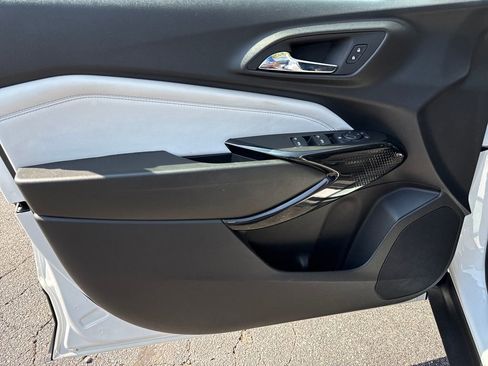Used 2025 Chevrolet Trax LT FWD image 20