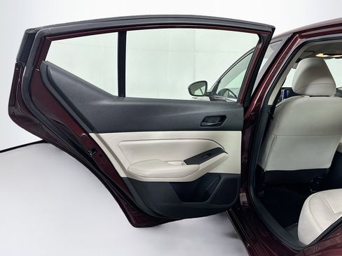 Used 2025 Nissan Altima 2.5 SV image 25