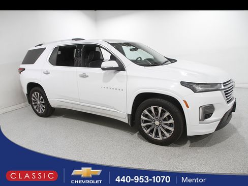 Certified 2022 Chevrolet Traverse Premier FWD image 1