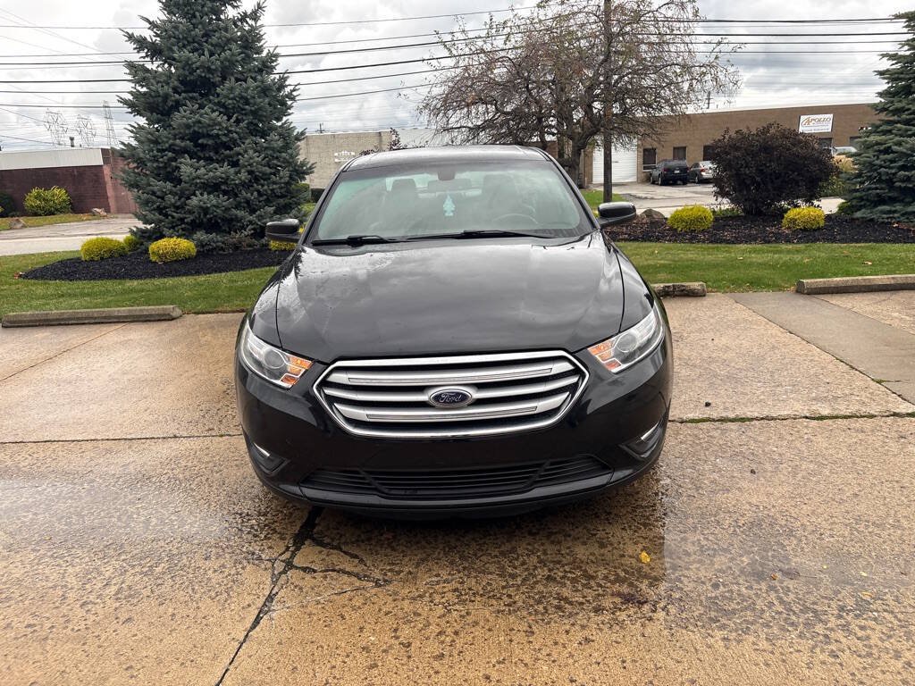 Used 2014 Ford Taurus SEL w/ Equipment Group 201A FWD image 2