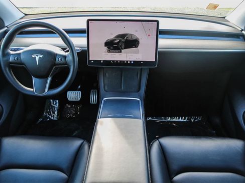Used 2022 Tesla Model Y Performance image 11