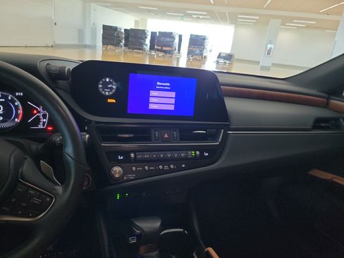 Used 2024 Lexus ES 250 w/ Premium Package AWD/4WD image 19