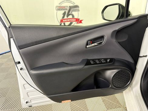 Used 2022 Toyota Prius LE image 10