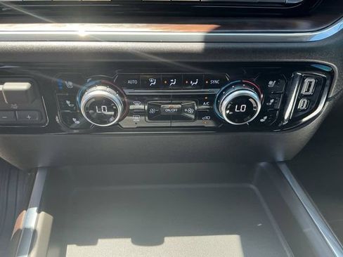 Used 2024 GMC Sierra 2500 SLT w/ SLT Premium Package AWD/4WD image 17