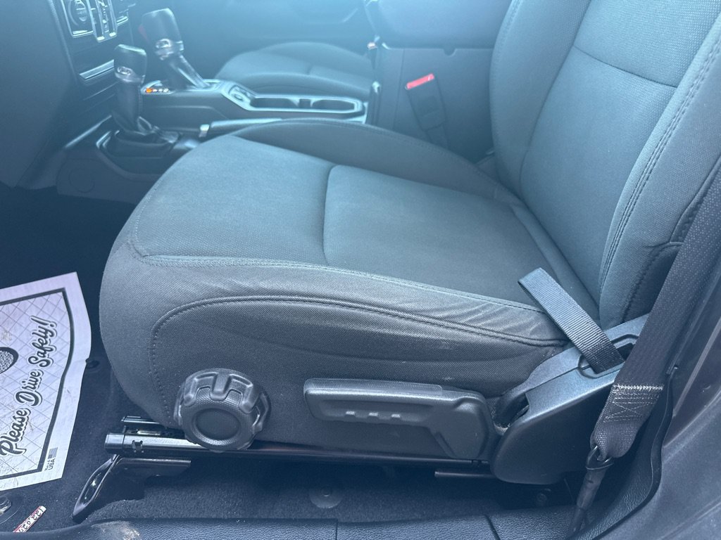 Used 2018 Jeep Wrangler Unlimited Sahara AWD/4WD image 21
