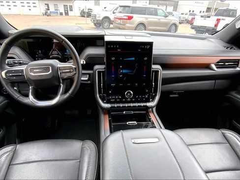 Used 2025 GMC Yukon XL Denali AWD/4WD image 16