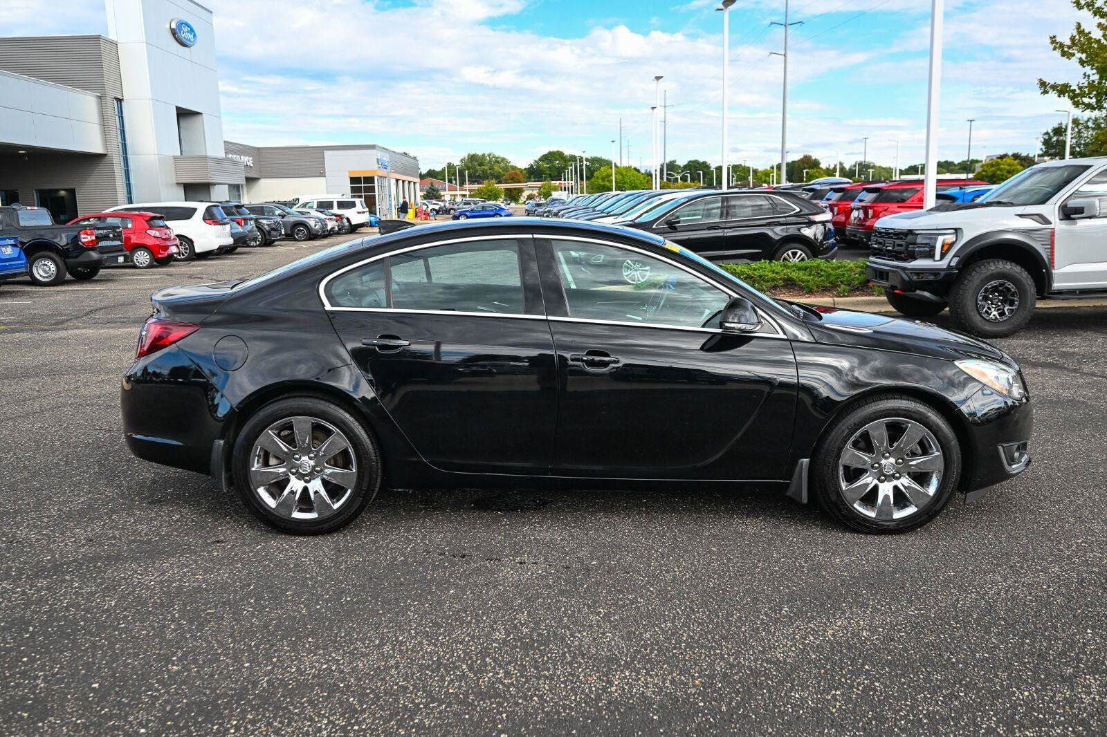 Used 2016 Buick Regal Premium FWD image 3